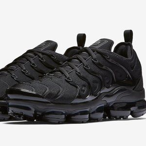 NIKE AIR VAPORMAX PLUS TRIPLE BLACK 924453-004 10